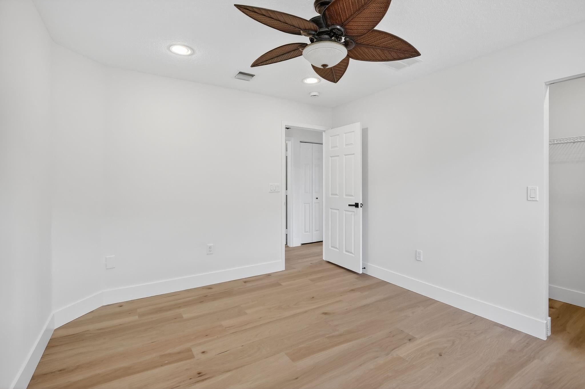 Sessa Eight 168-2 B - Residential