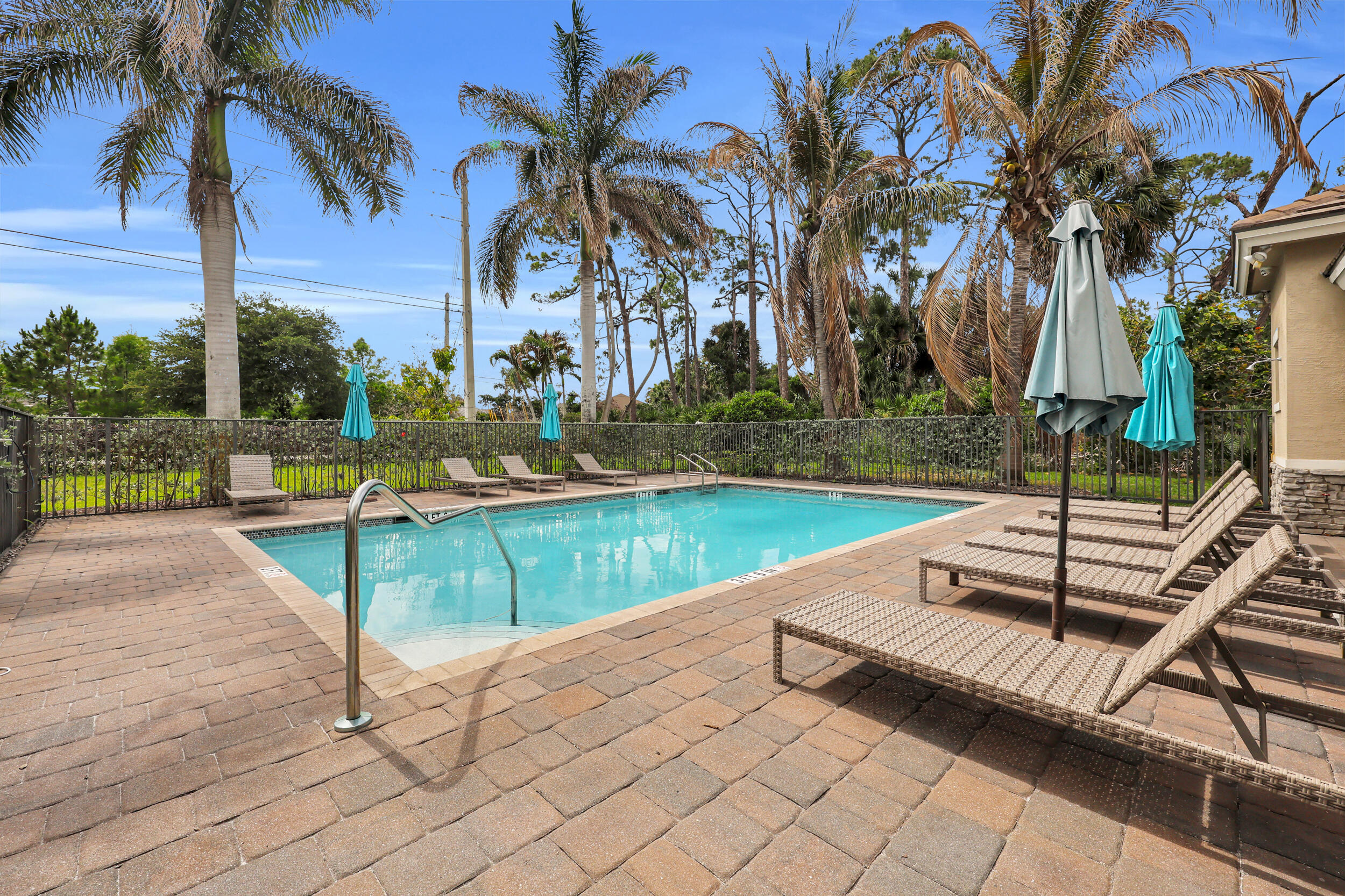 BERRY GROVE - Residential