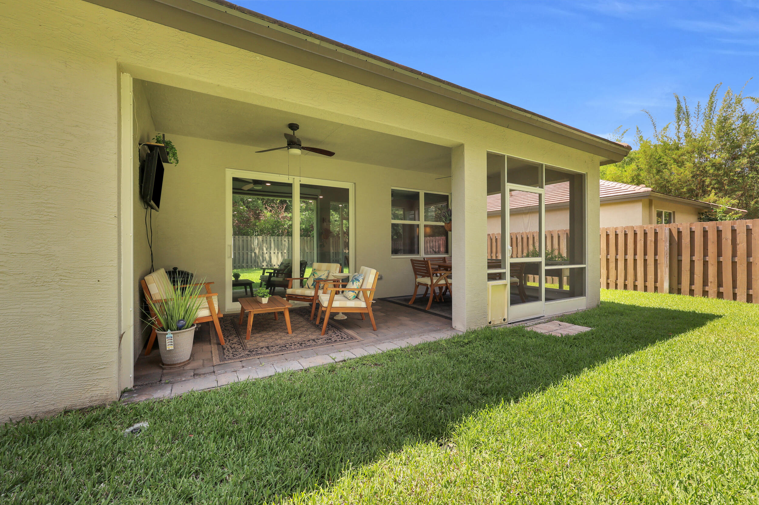 BERRY GROVE - Residential