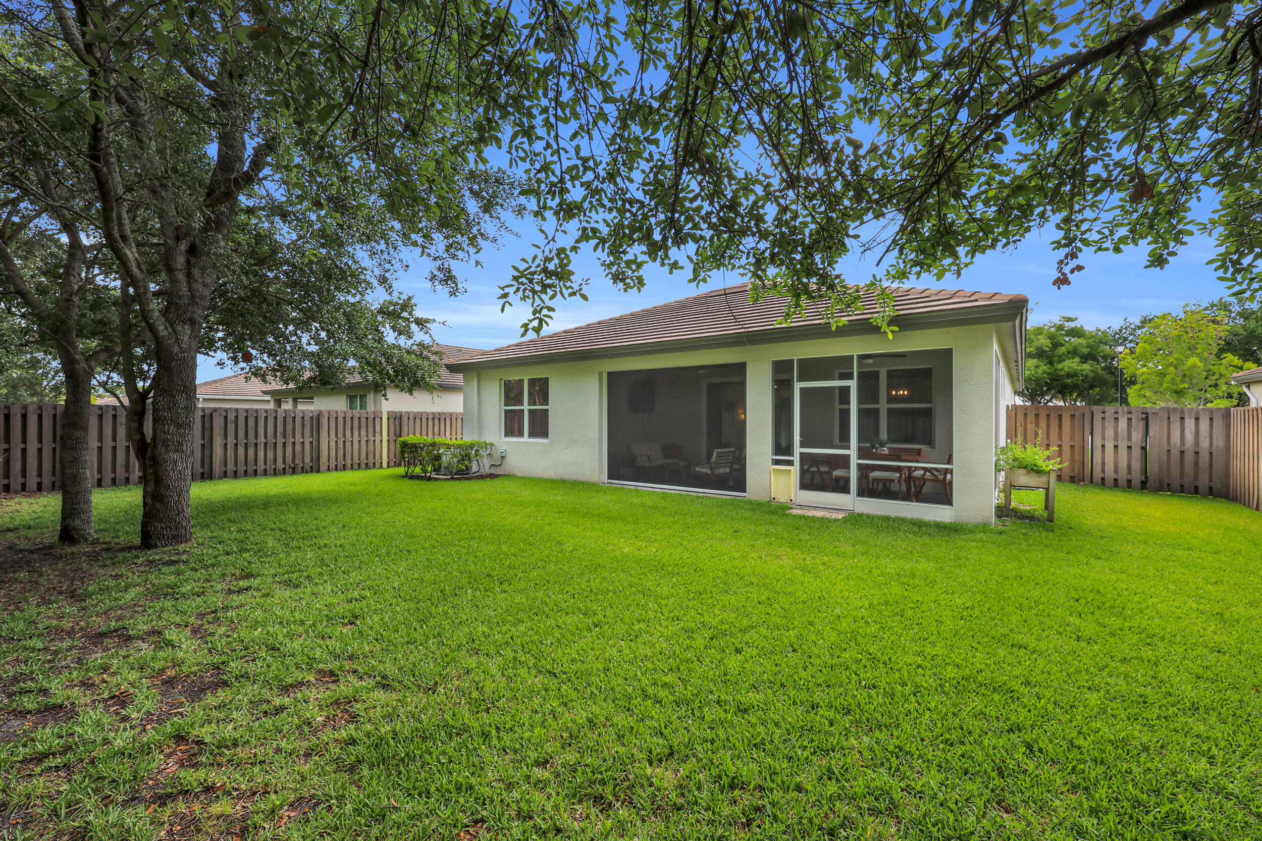 BERRY GROVE - Residential
