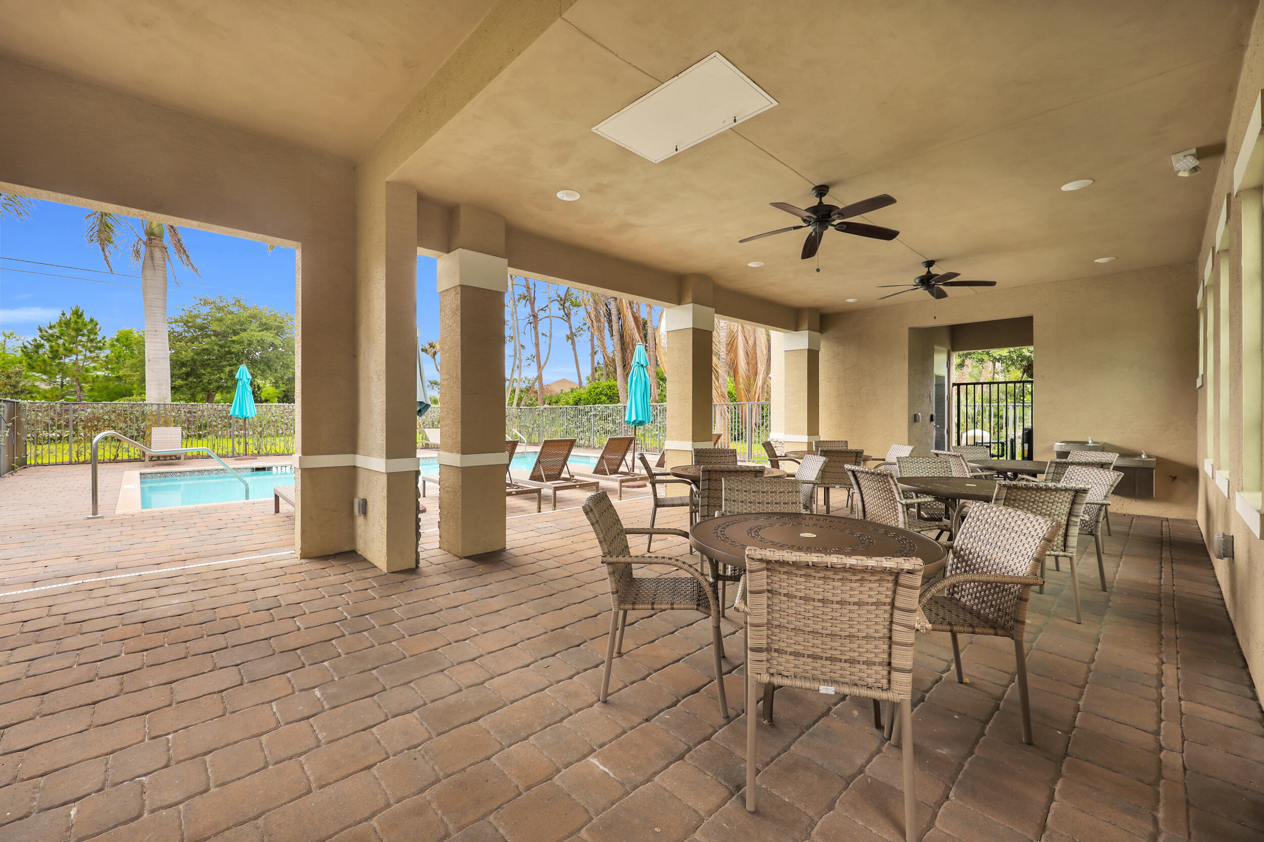 BERRY GROVE - Residential