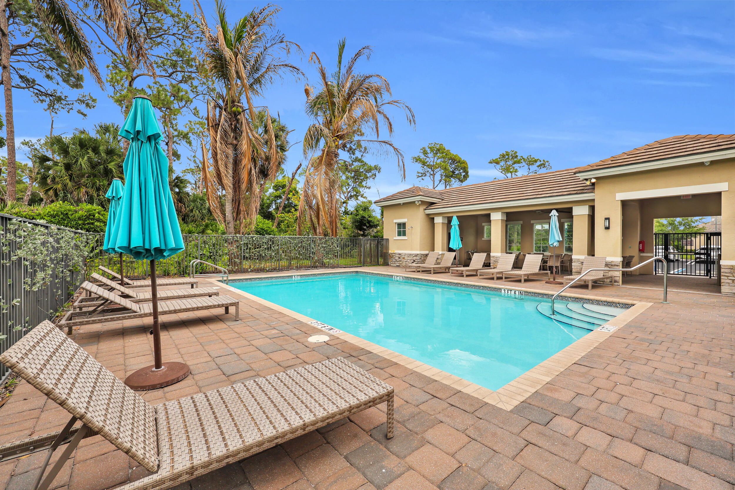 BERRY GROVE - Residential