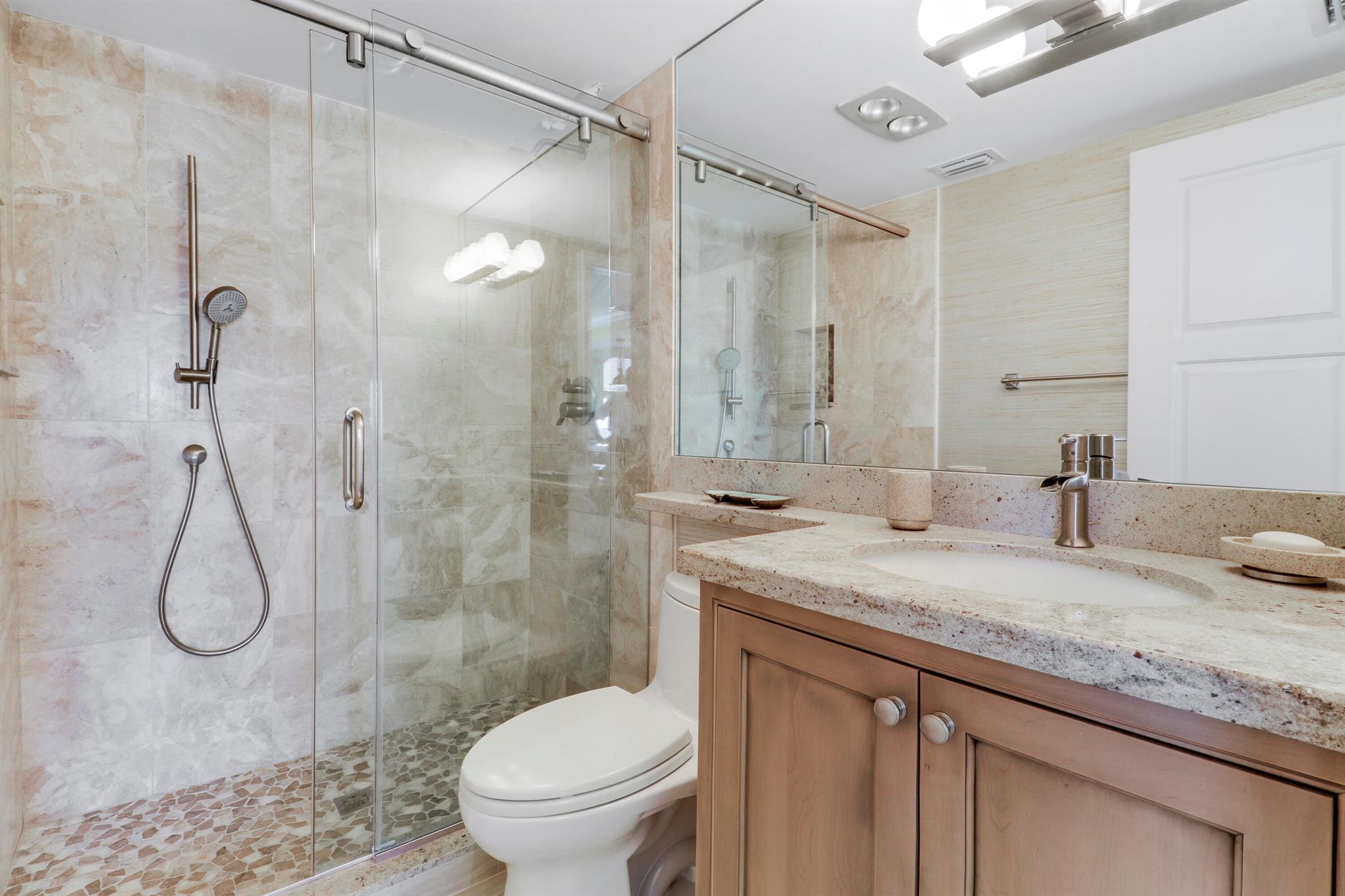LA MAR CONDO APTS DECL - Residential Lease