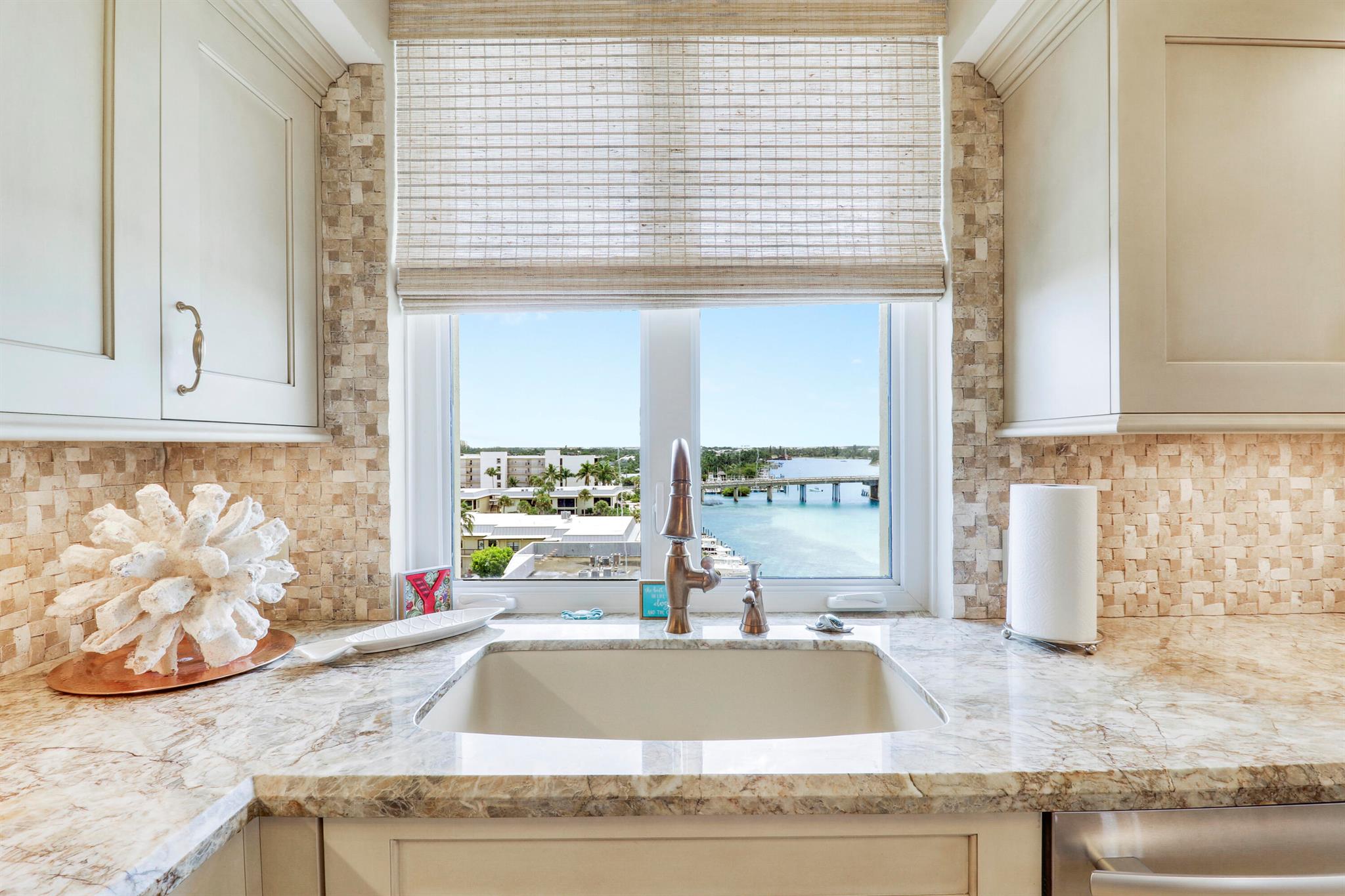 LA MAR CONDO APTS DECL - Residential Lease