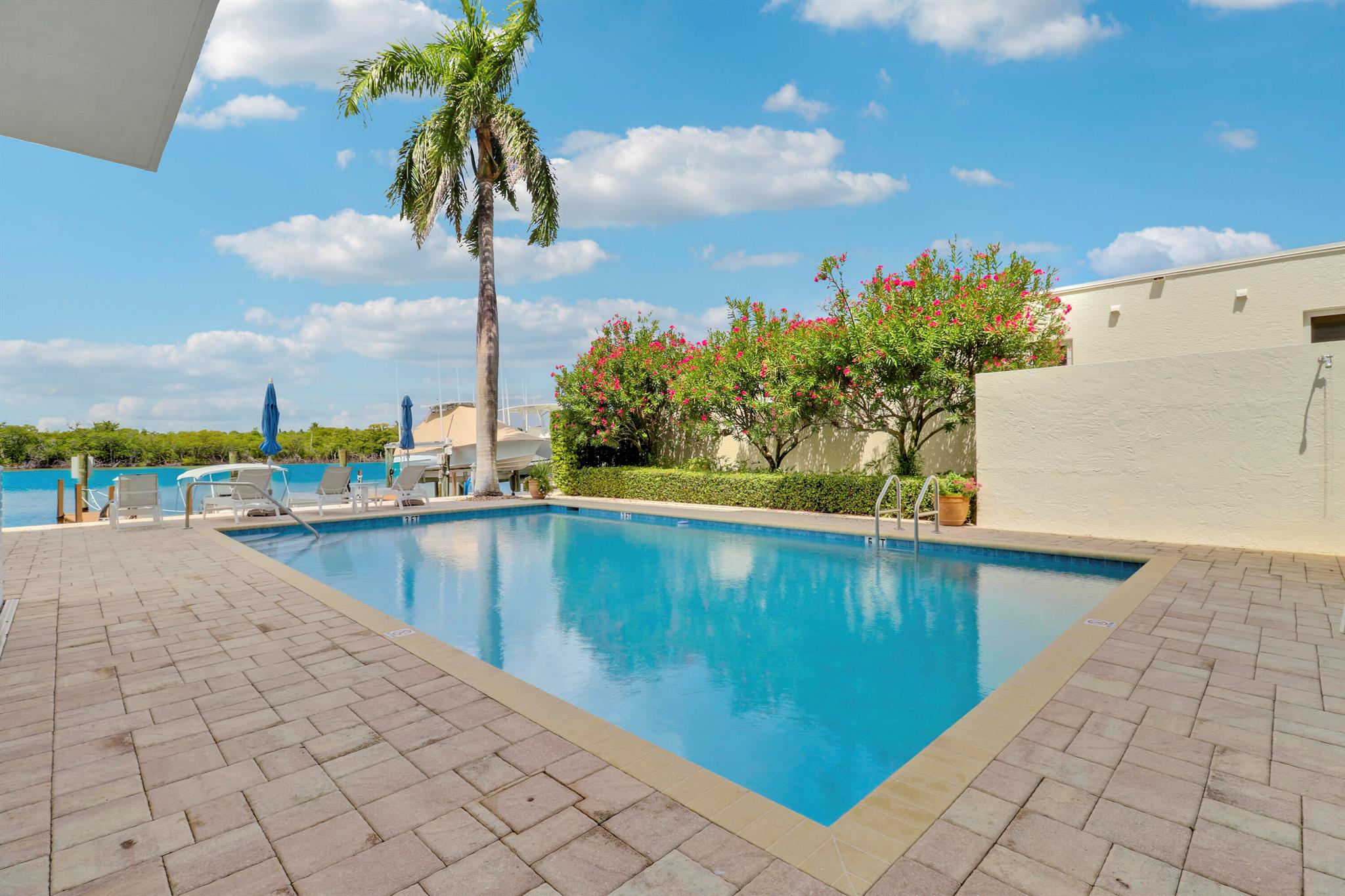 LA MAR CONDO APTS DECL - Residential Lease
