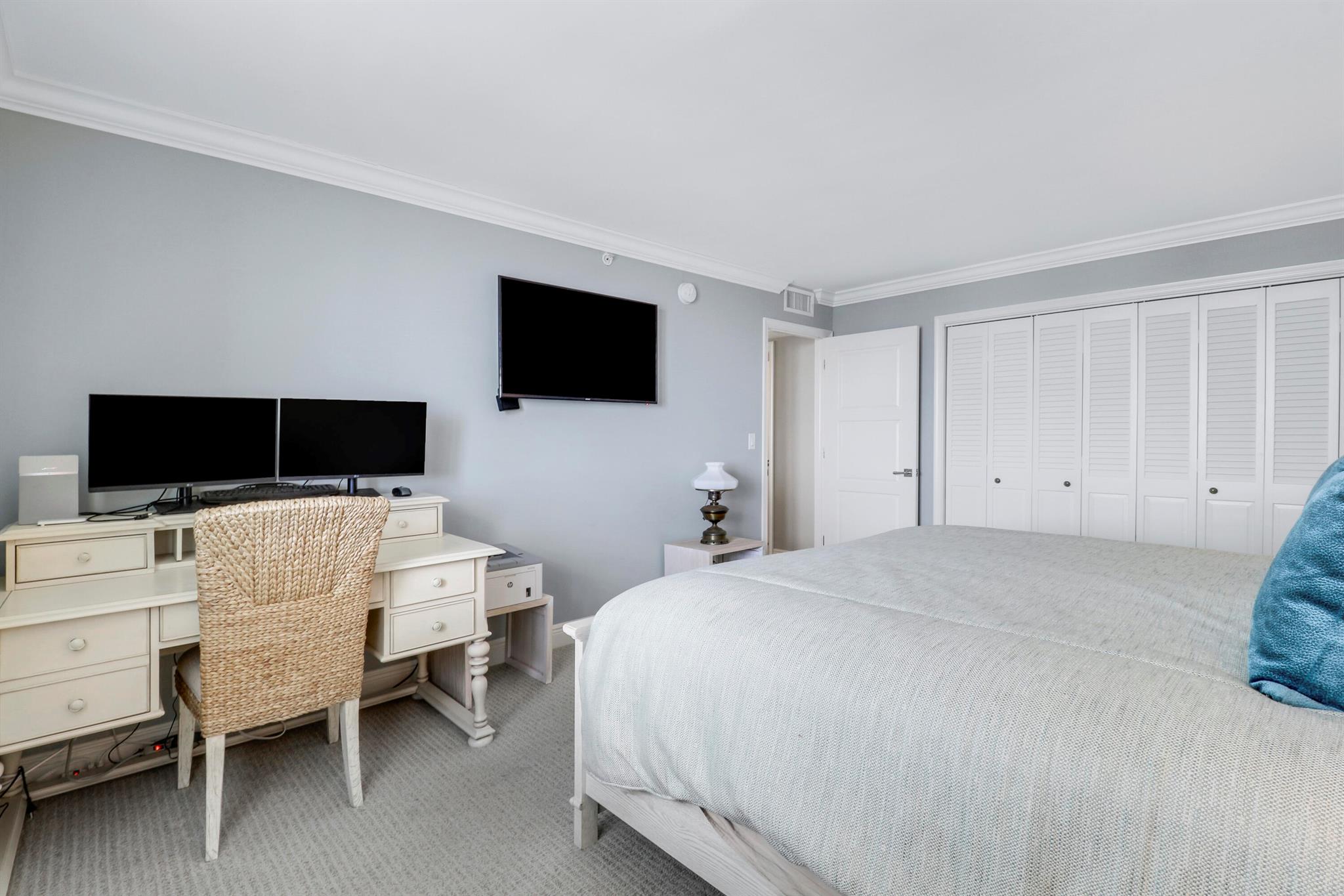 LA MAR CONDO APTS DECL - Residential Lease