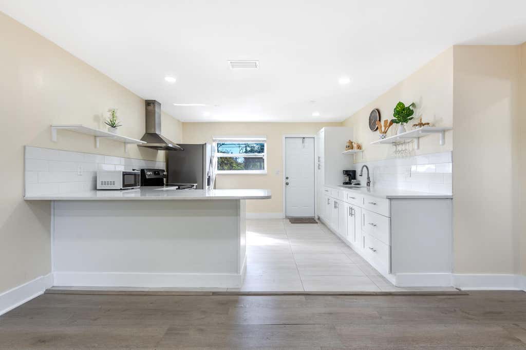 Photo of 3914 SERUBI Avenue, Palm Springs, FL 33461 (MLS # B26065025)
