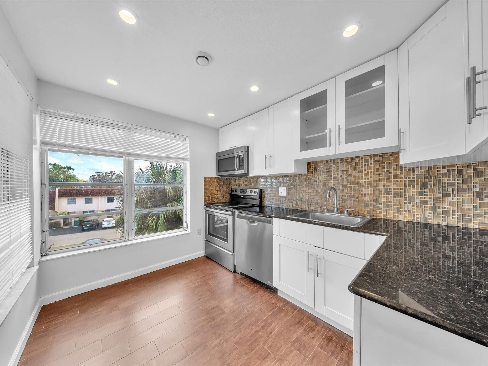 The Manors Of Inverrary I - Residential Lease