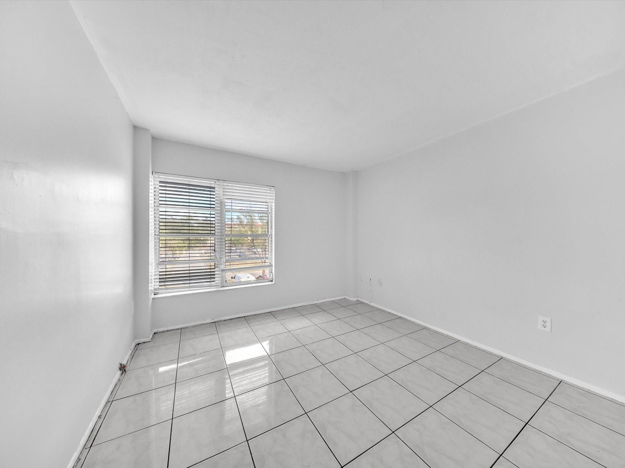 The Manors Of Inverrary I - Residential Lease