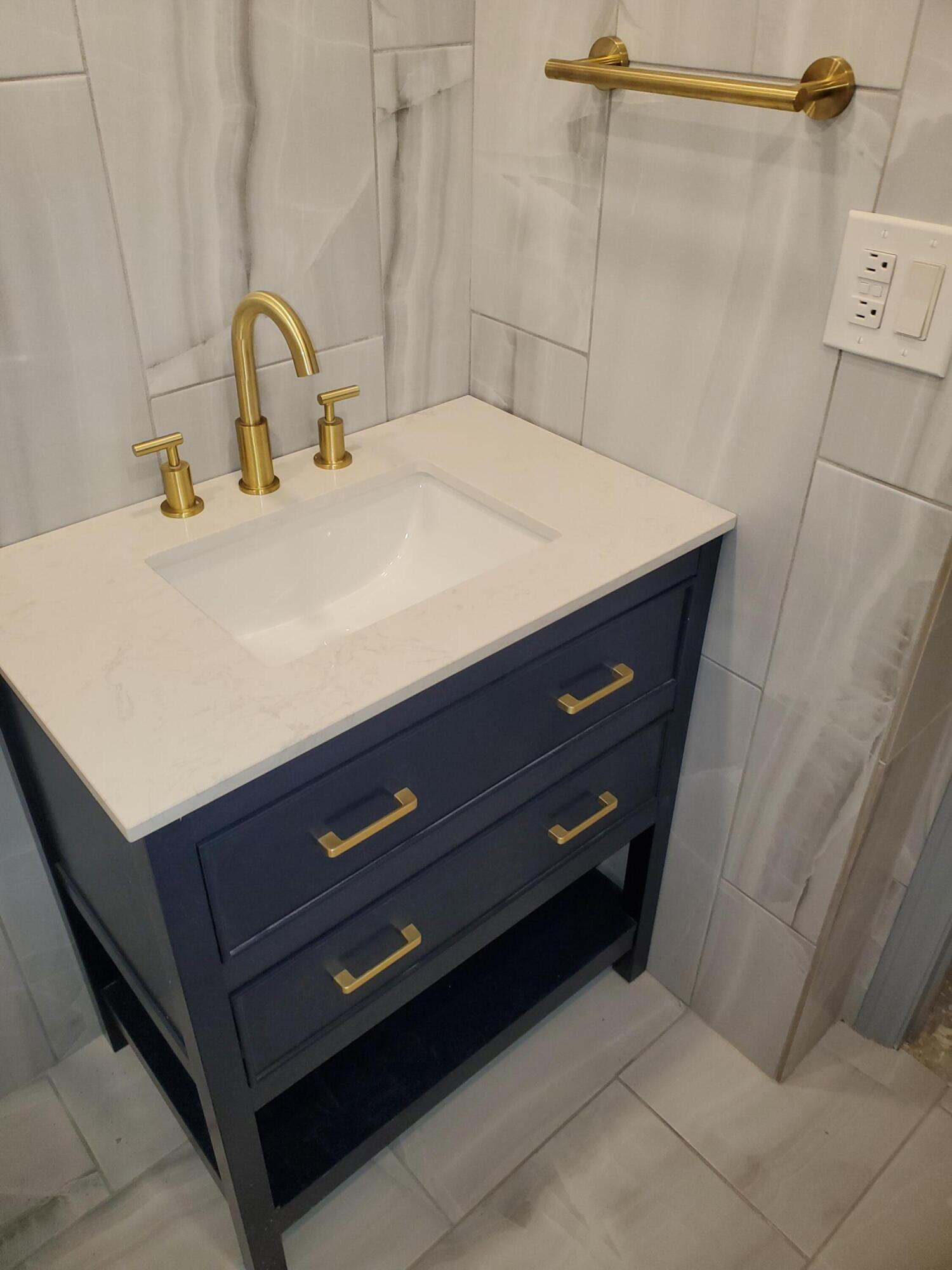 PORTA BELLA EAST AND PORT - Residential Lease