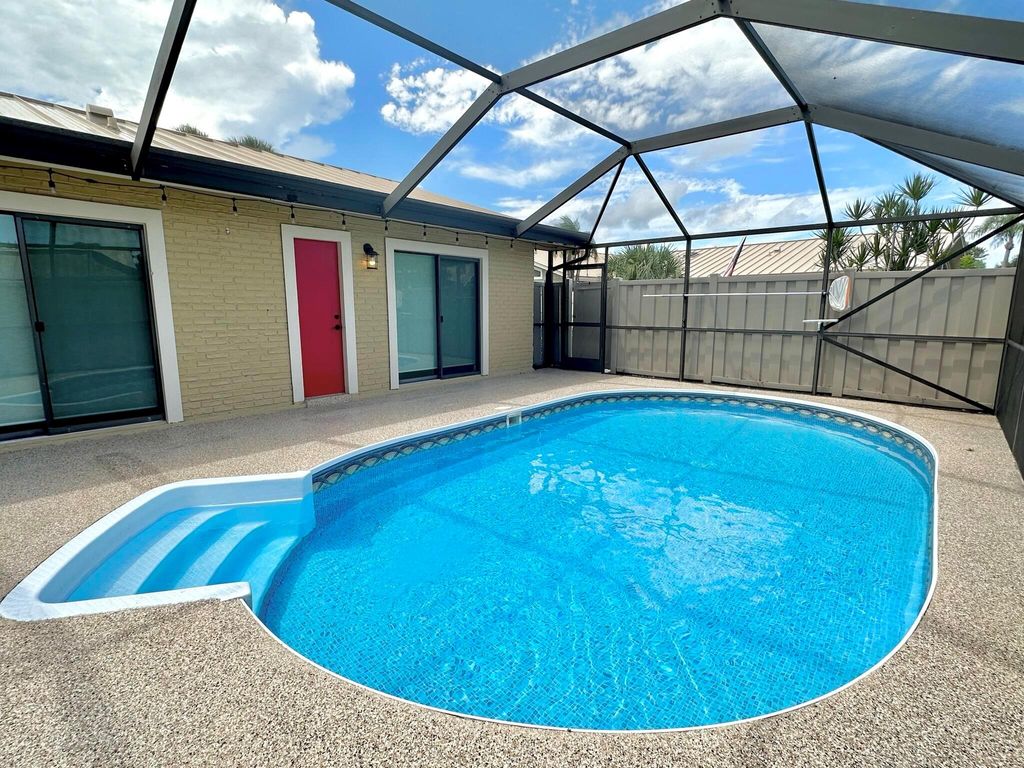 Photo of 5521 Eagle Lake Drive, Palm Beach Gardens, FL 33418 (MLS # R10919234)