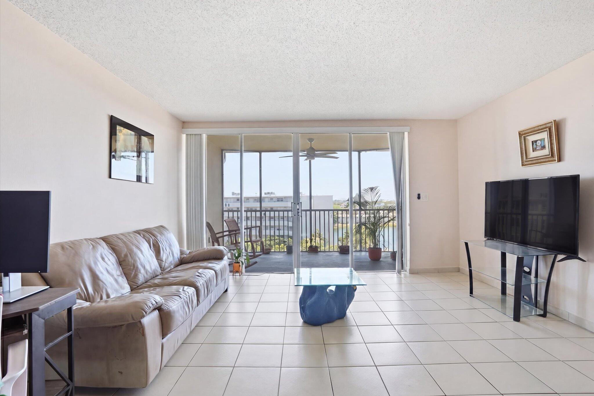 1750 NE 191st Street 811