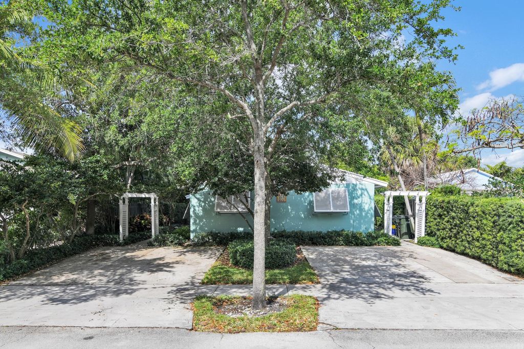 Photo of 320 NE 1st Avenue, Delray Beach, FL 33444 (MLS # B26024300)