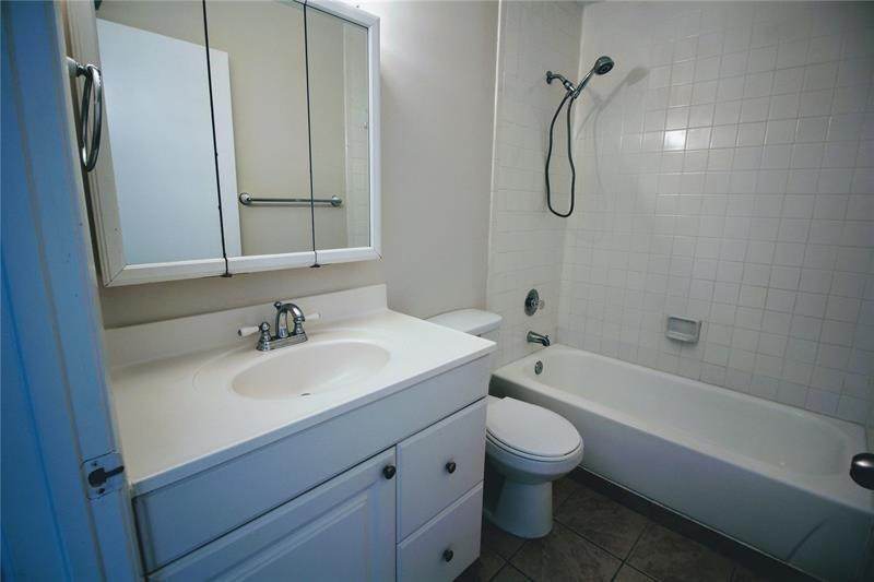 WINDMILL LAKES I CONDO - Residential Lease