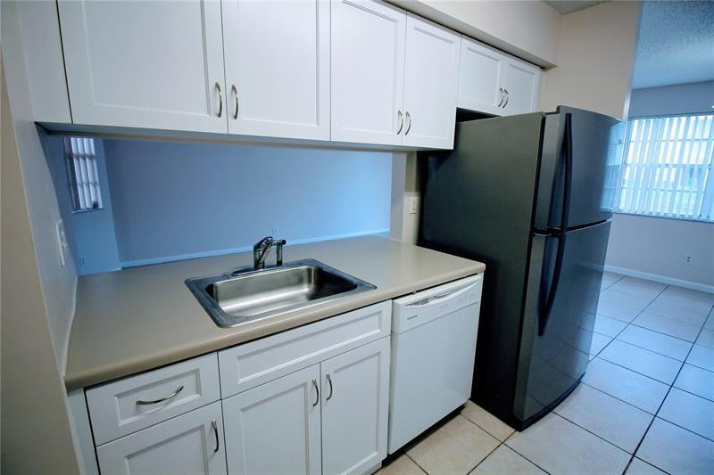 WINDMILL LAKES I CONDO - Residential Lease