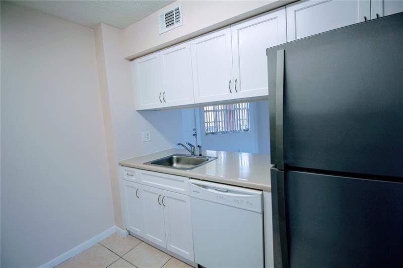 WINDMILL LAKES I CONDO - Residential Lease