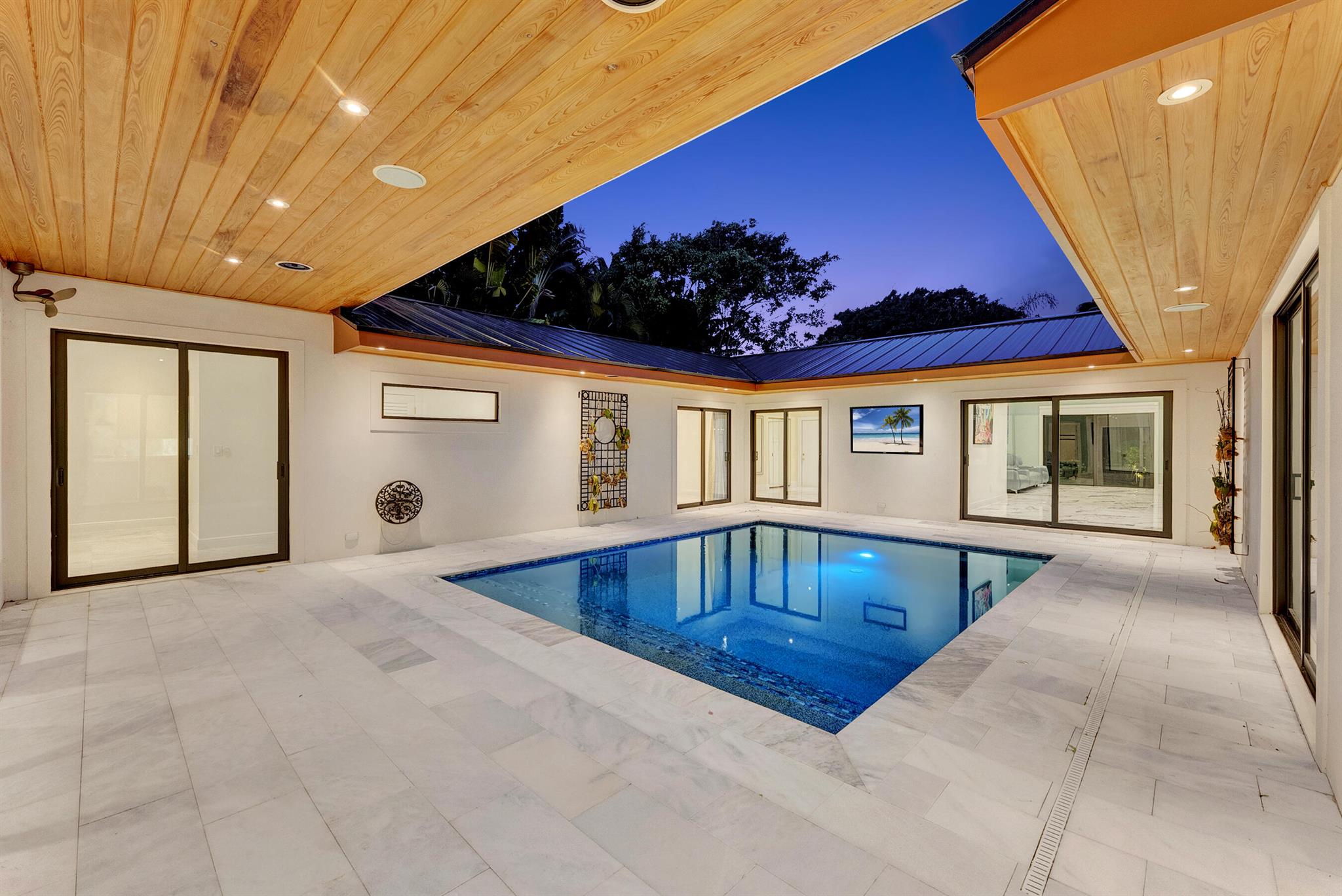ROLLING HILLS - Residential