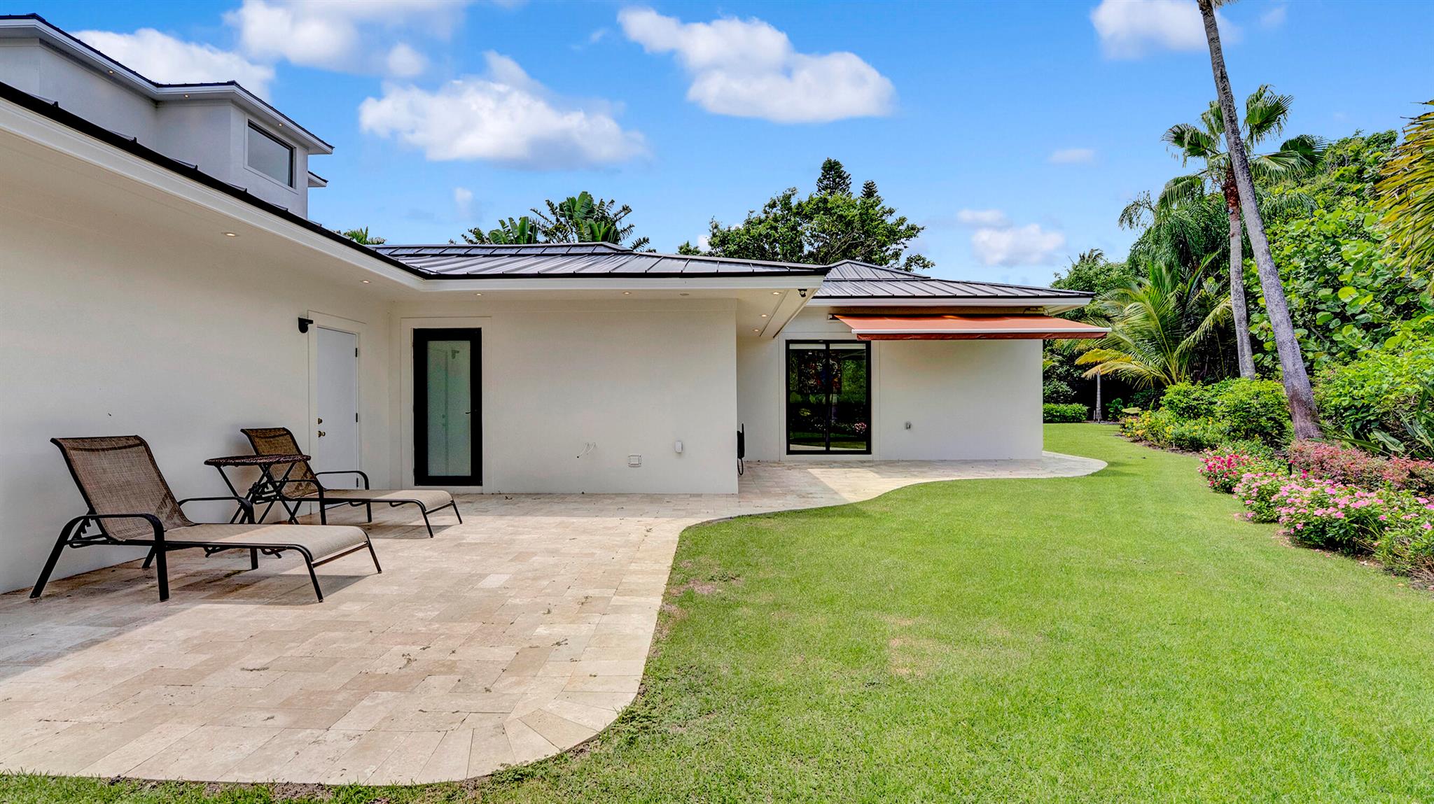 ROLLING HILLS - Residential