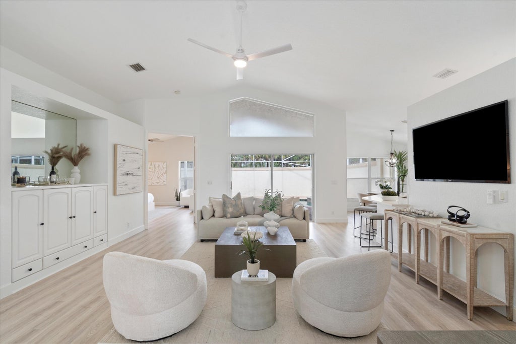Photo of 12248 SE Plandome Drive, Hobe Sound, FL 33455 (MLS # R11019687)