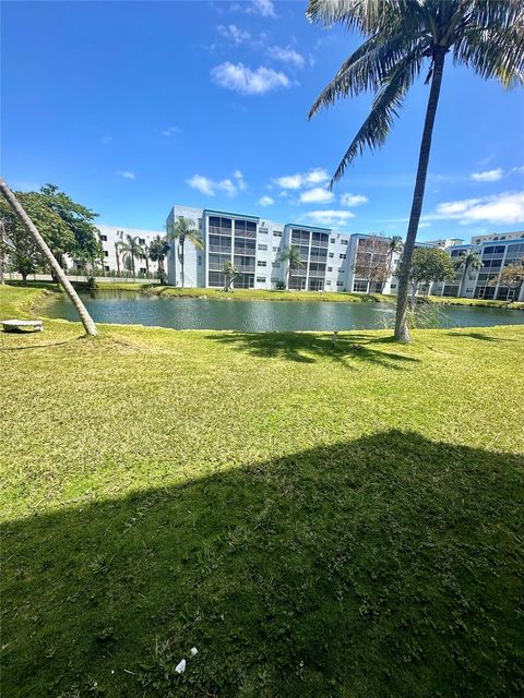 Condominium in Dania Beach FL 600 2nd St St 8.jpg