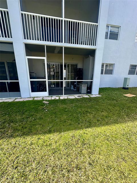 Condominium in Dania Beach FL 600 2nd St St 9.jpg