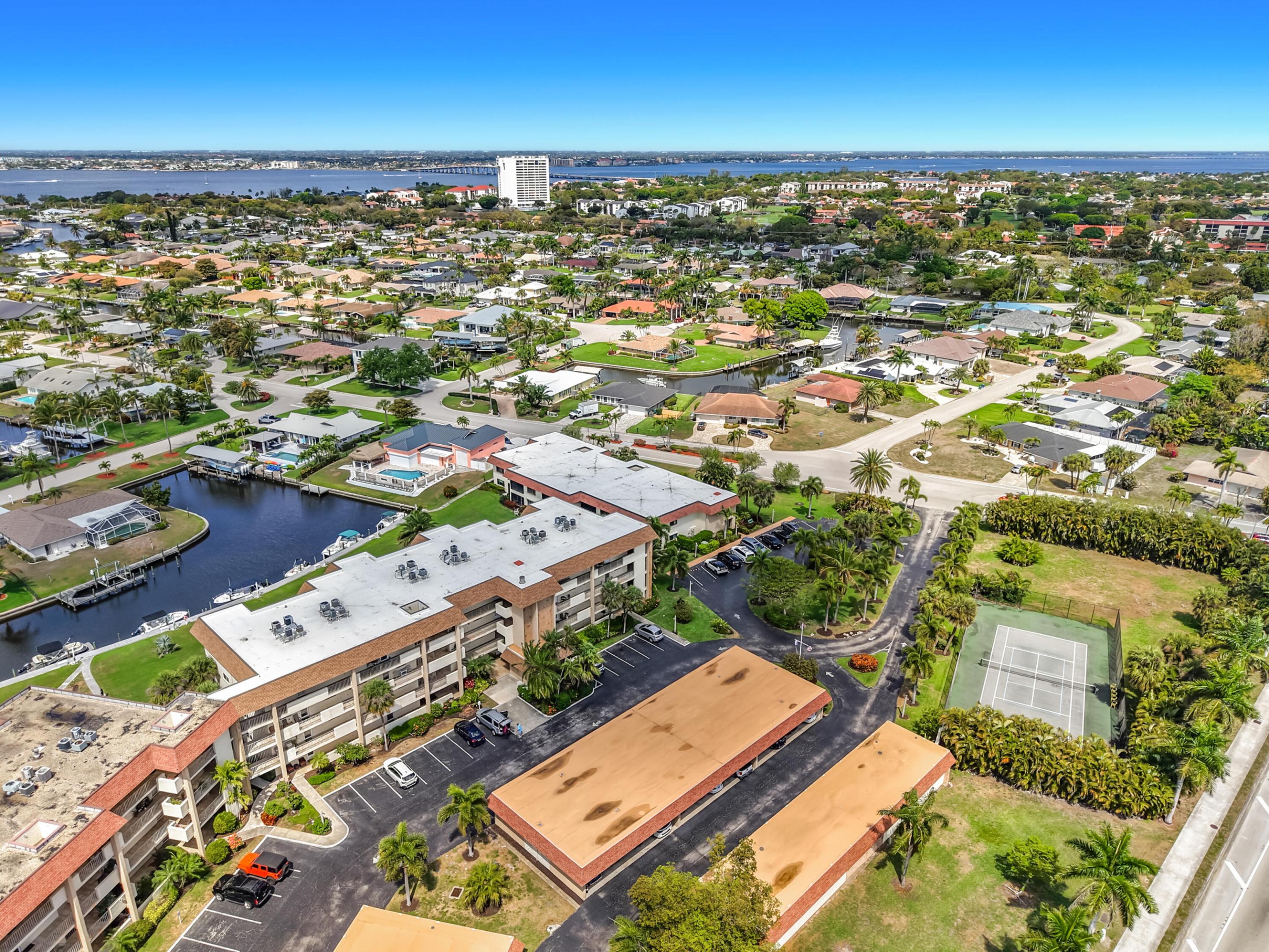 TOWN & RIVER ESTATES - Residential