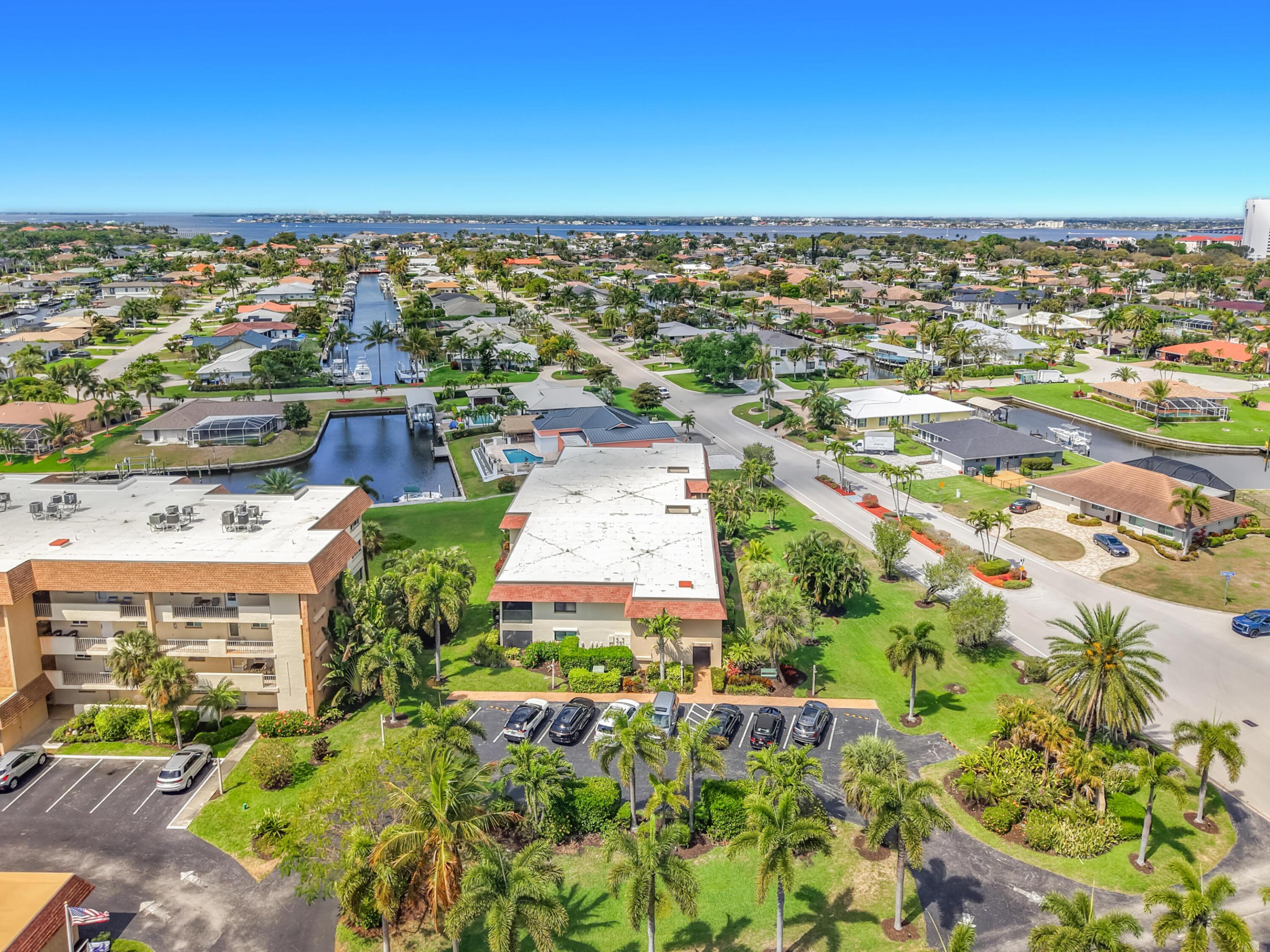 TOWN & RIVER ESTATES - Residential