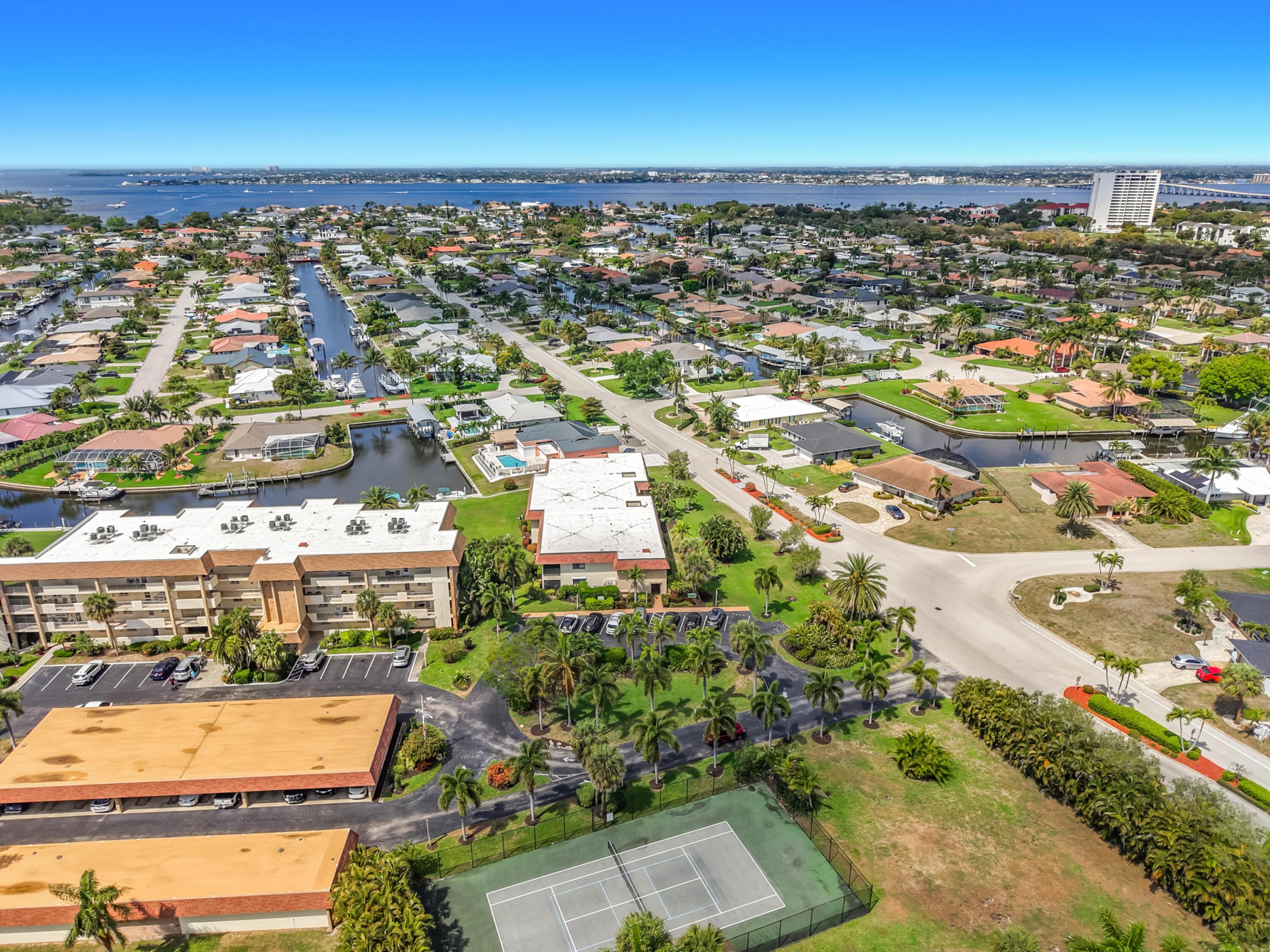 TOWN & RIVER ESTATES - Residential