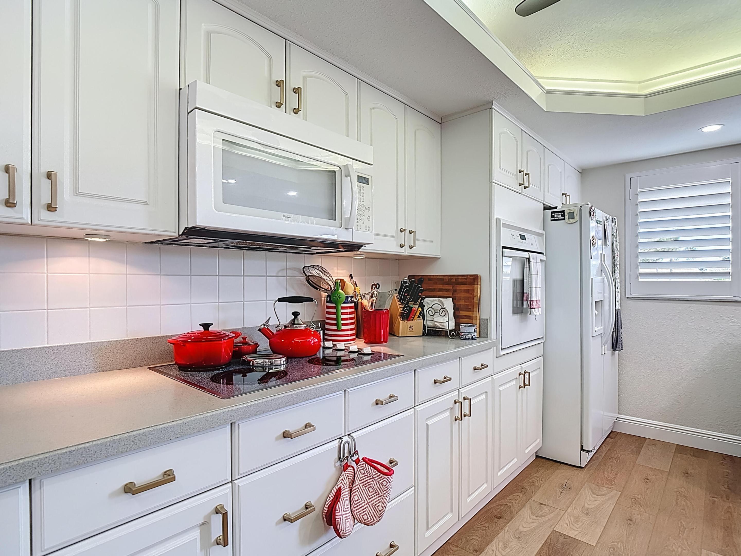 TOWN & RIVER ESTATES - Residential