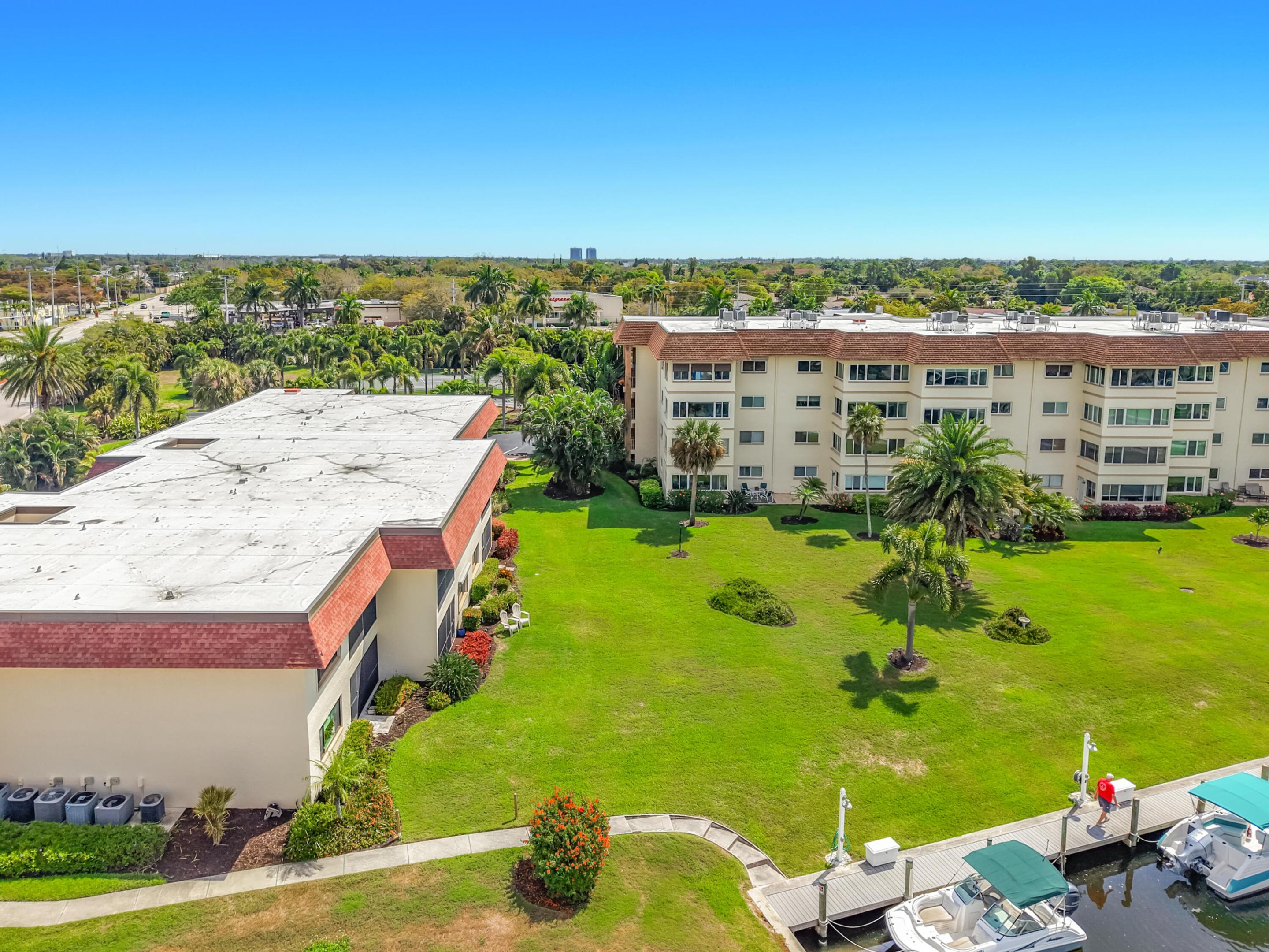 TOWN & RIVER ESTATES - Residential