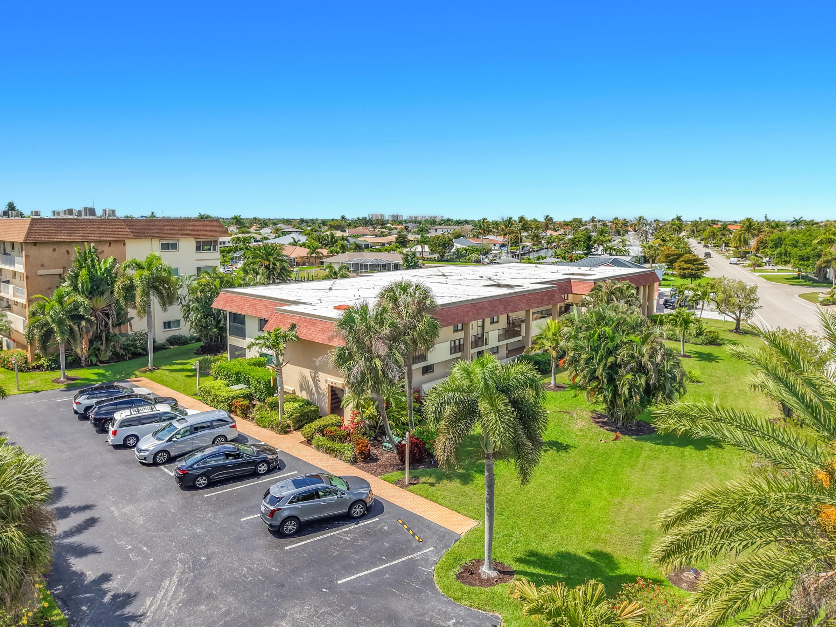 TOWN & RIVER ESTATES - Residential