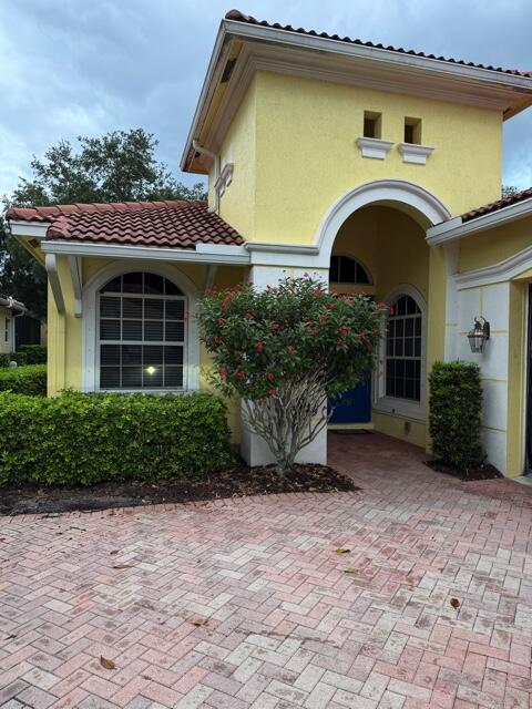 LAKES AT PGA VILLAGE - Residential Lease