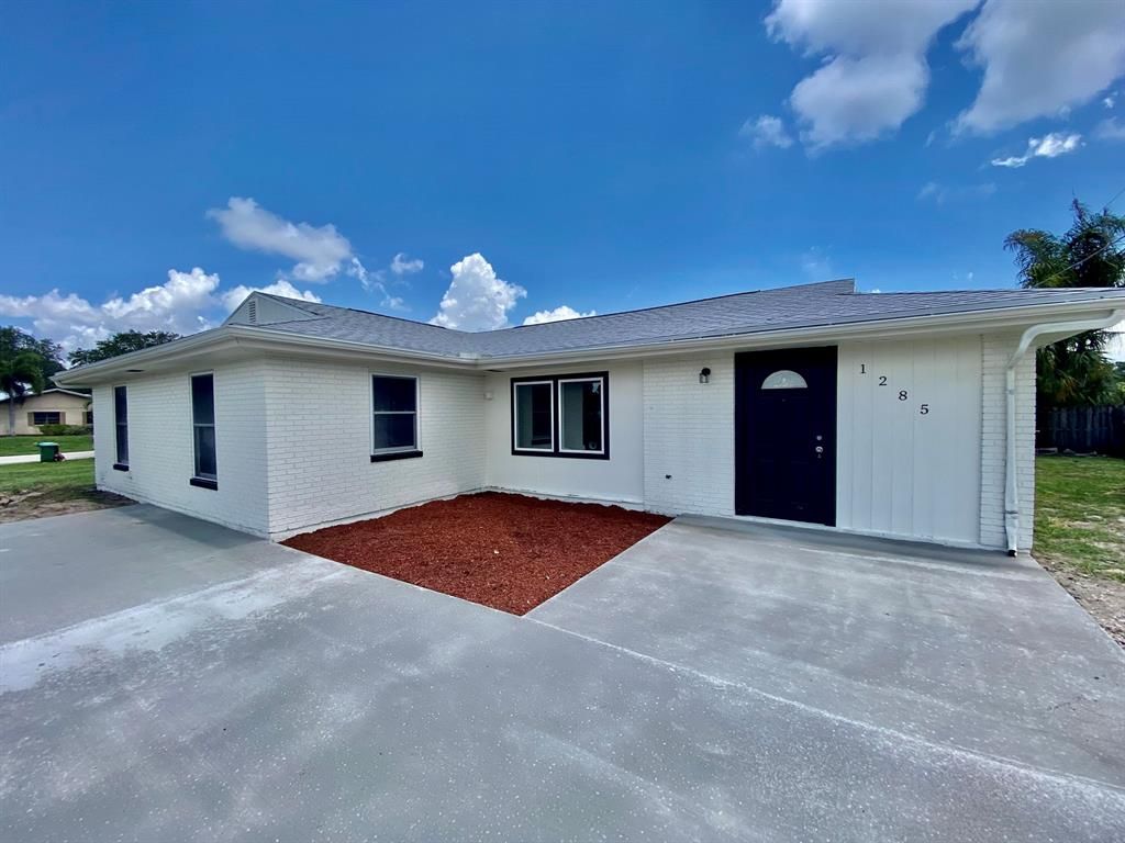 Photo of 1285 SE Port St Lucie Boulevard Blvd, Port St Lucie, FL 34952 (MLS # R10807417)