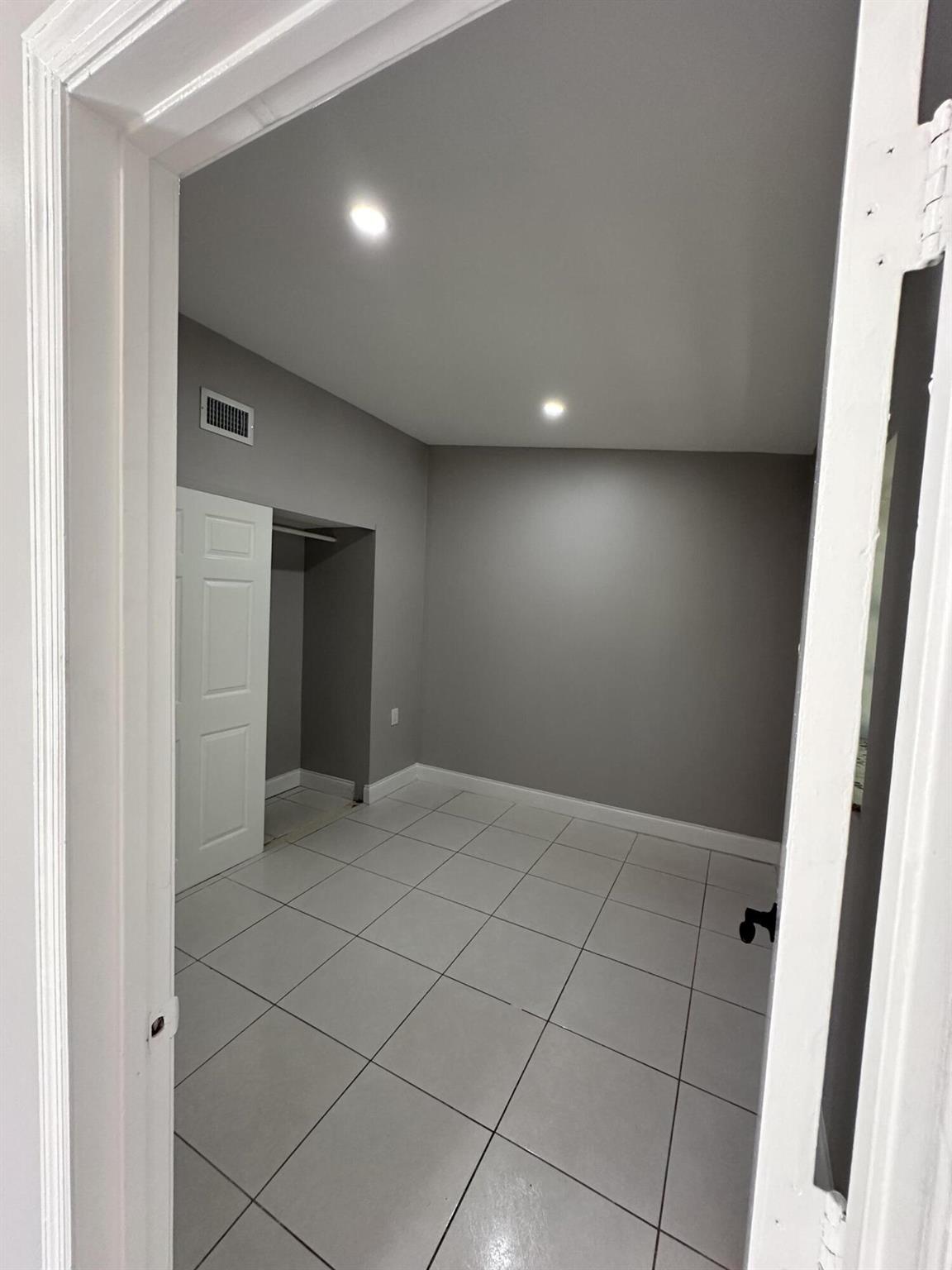 DRYDENS SUB UNREC ON AM-18 - Residential Lease