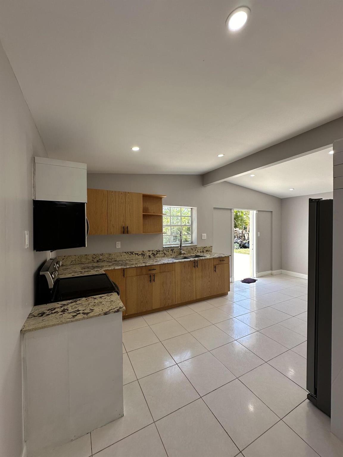 DRYDENS SUB UNREC ON AM-18 - Residential Lease