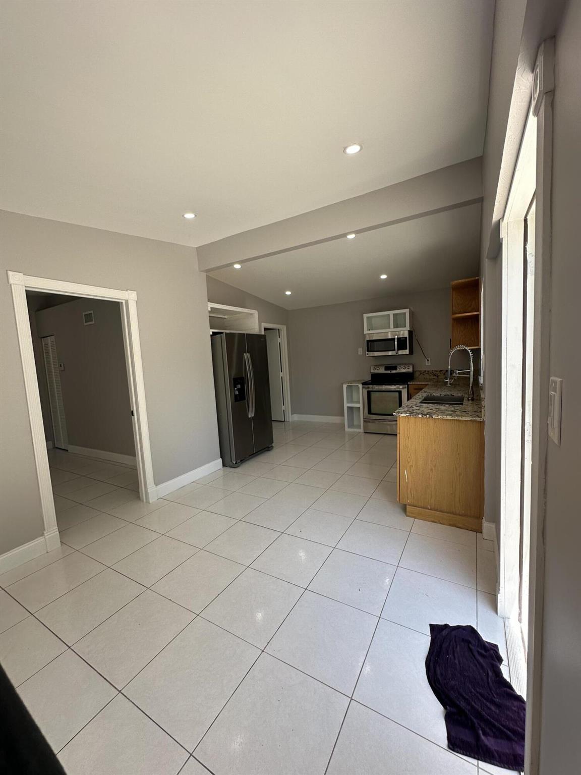 DRYDENS SUB UNREC ON AM-18 - Residential Lease