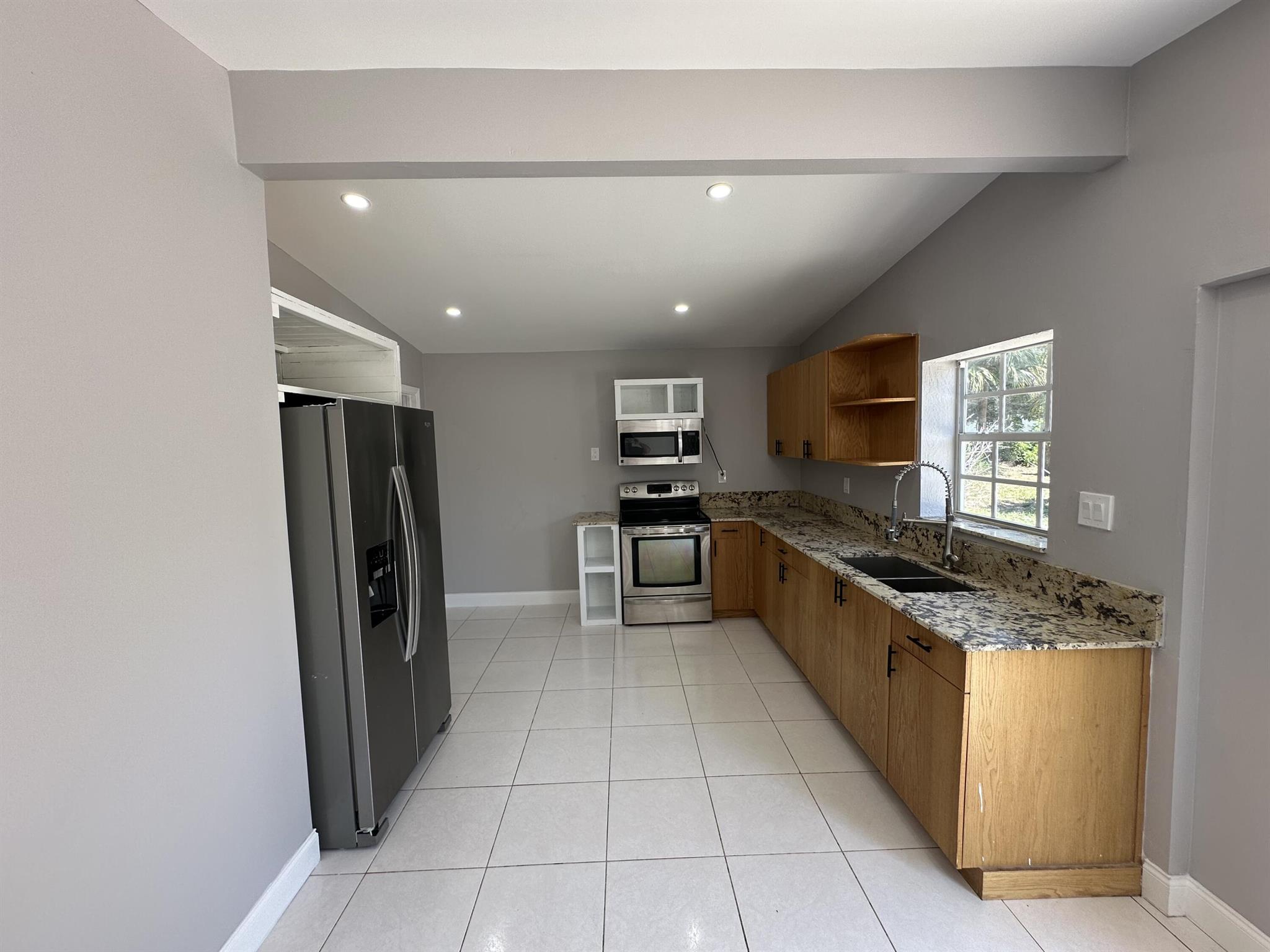 DRYDENS SUB UNREC ON AM-18 - Residential Lease