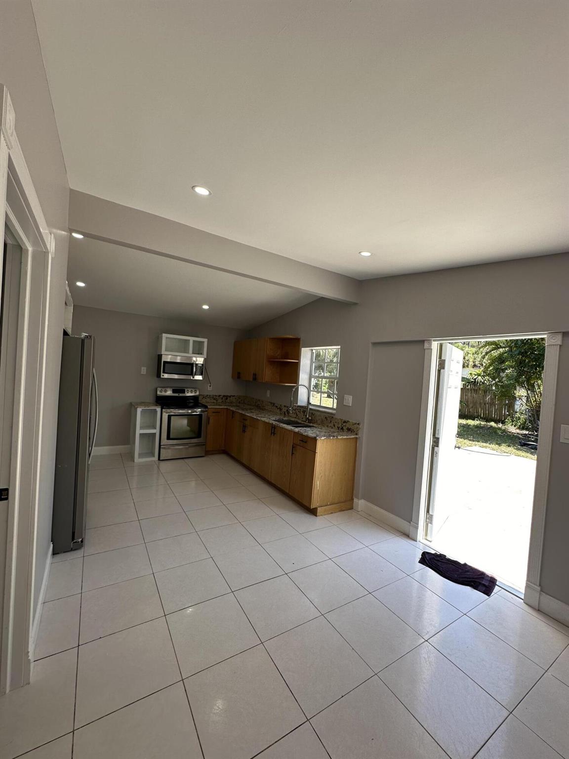 DRYDENS SUB UNREC ON AM-18 - Residential Lease