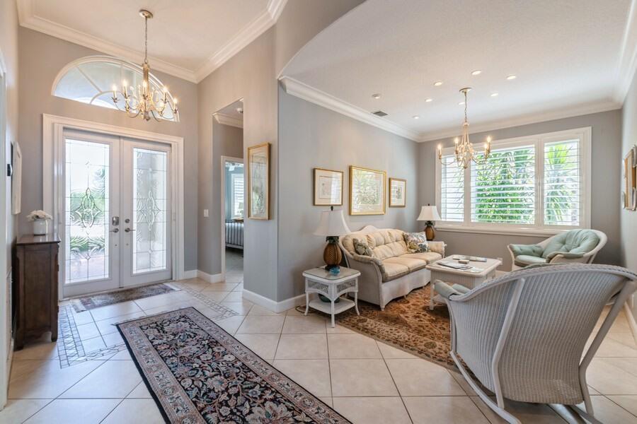 160 Palm Circle