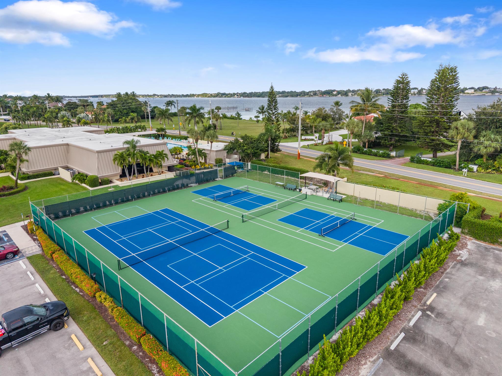 CONQUISTADOR CONDO - Residential