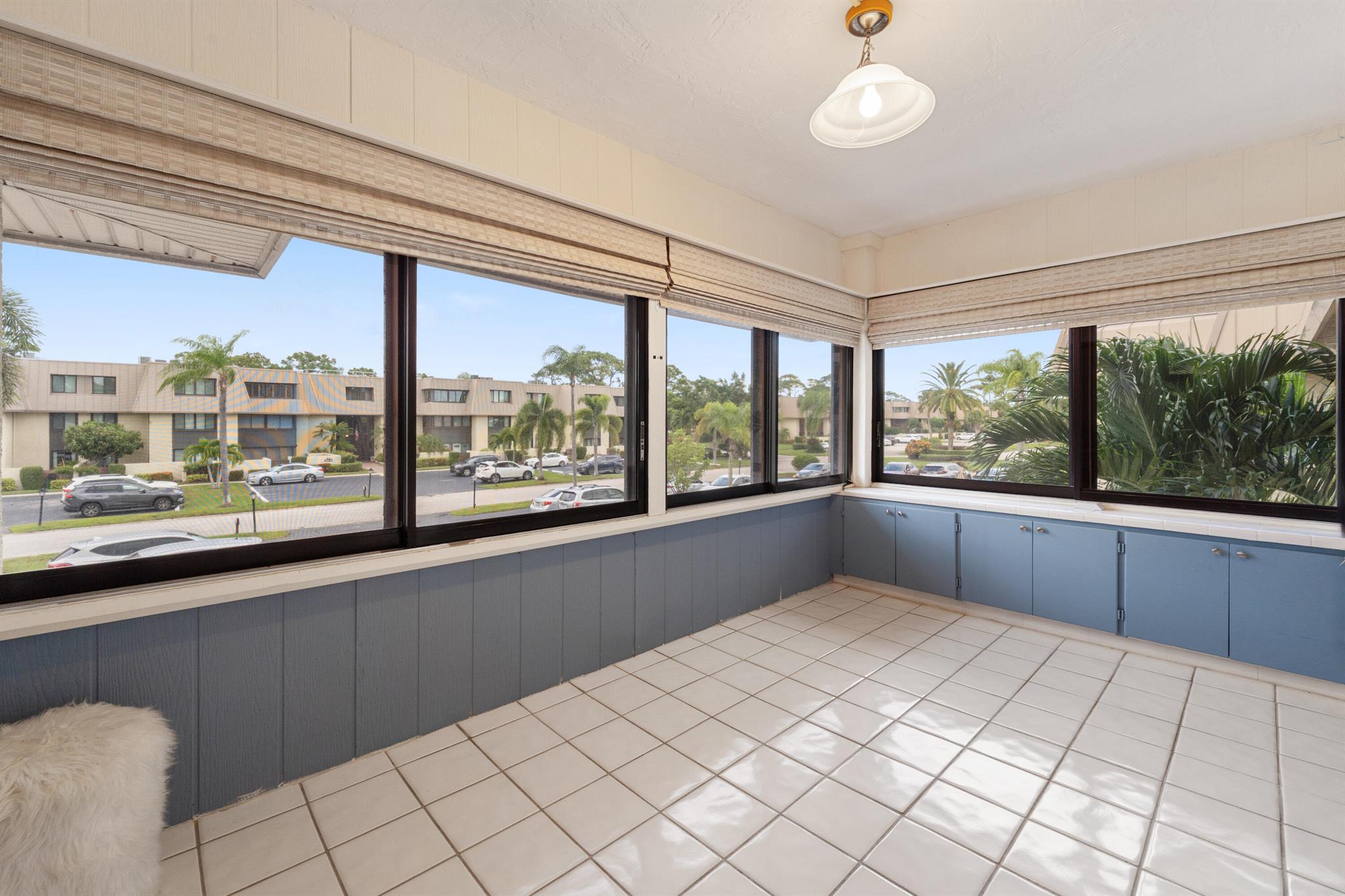 CONQUISTADOR CONDO - Residential