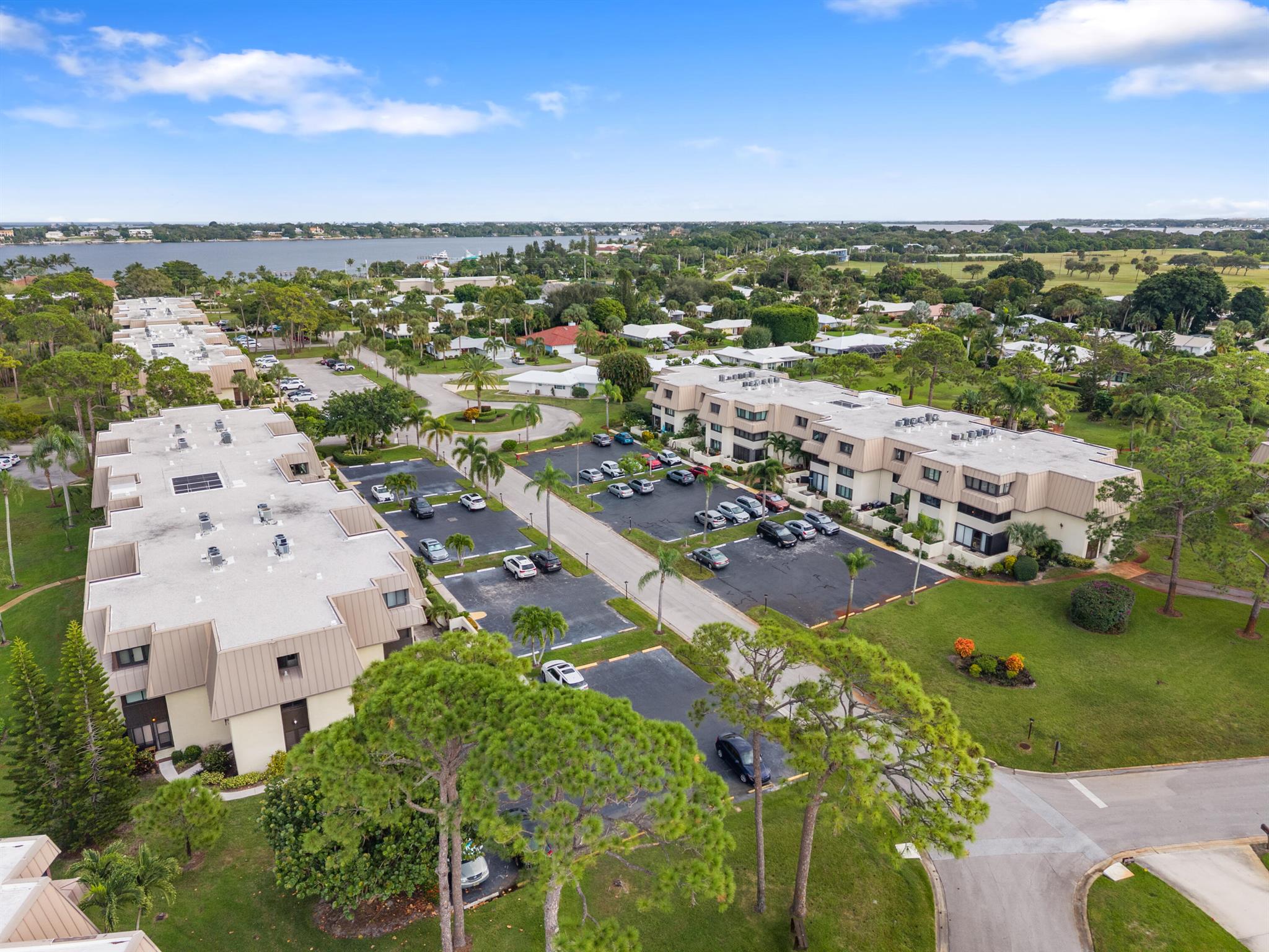 CONQUISTADOR CONDO - Residential