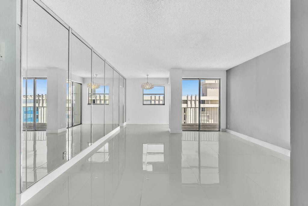 1010 S Ocean Boulevard PH15