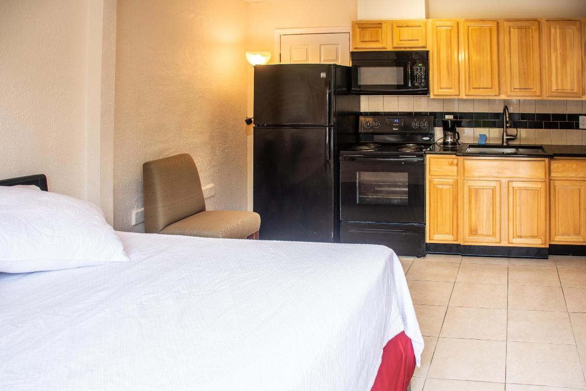 YACHT HARBOR - Residential Lease