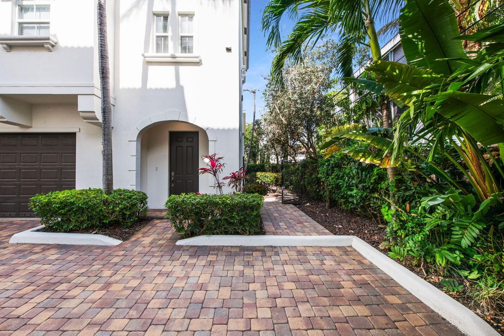 Photo of 3237 NE 13th Street NE, Pompano Beach, FL 33062 (MLS # B26017363)