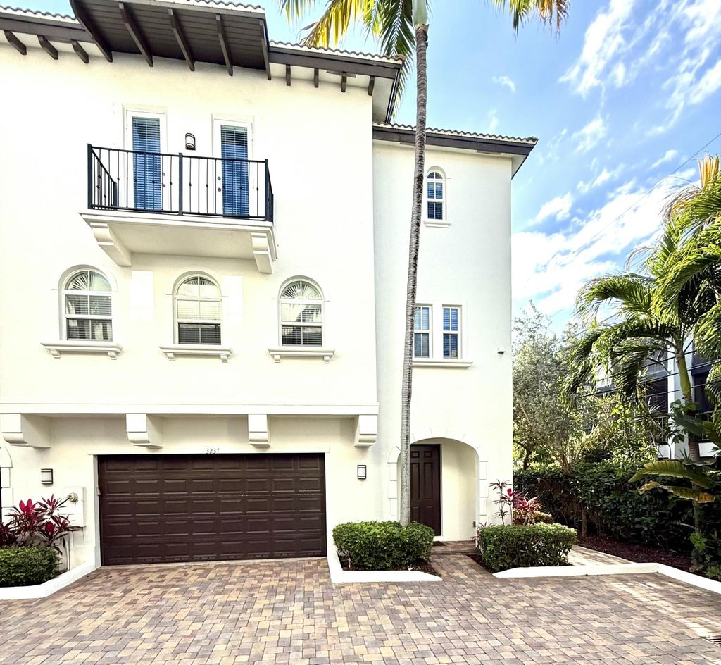 Photo of 3237 NE 13th Street NE, Pompano Beach, FL 33062 (MLS # B26017363)