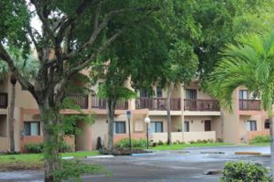 Updated Townhome with 2 bedrooms and 2.5 bathrooms.  Many upgrades including slate tile  bathrooms, beautiful counters and tile work in kitchen plus nice cabinets. Fenced in courtyard / bbq area, crown moulding, in unit washer and dryer.