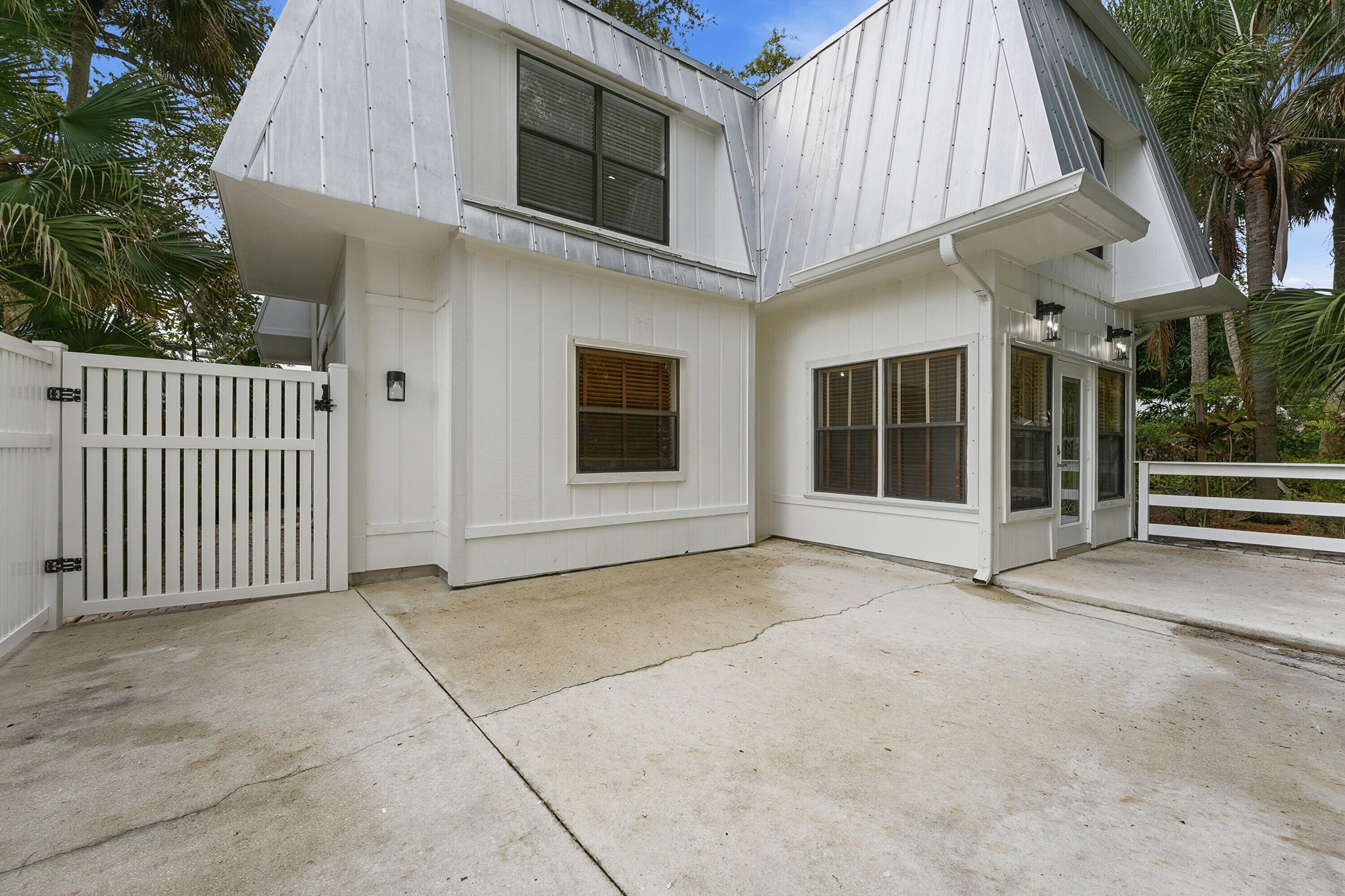 576 SW Rustic Circle