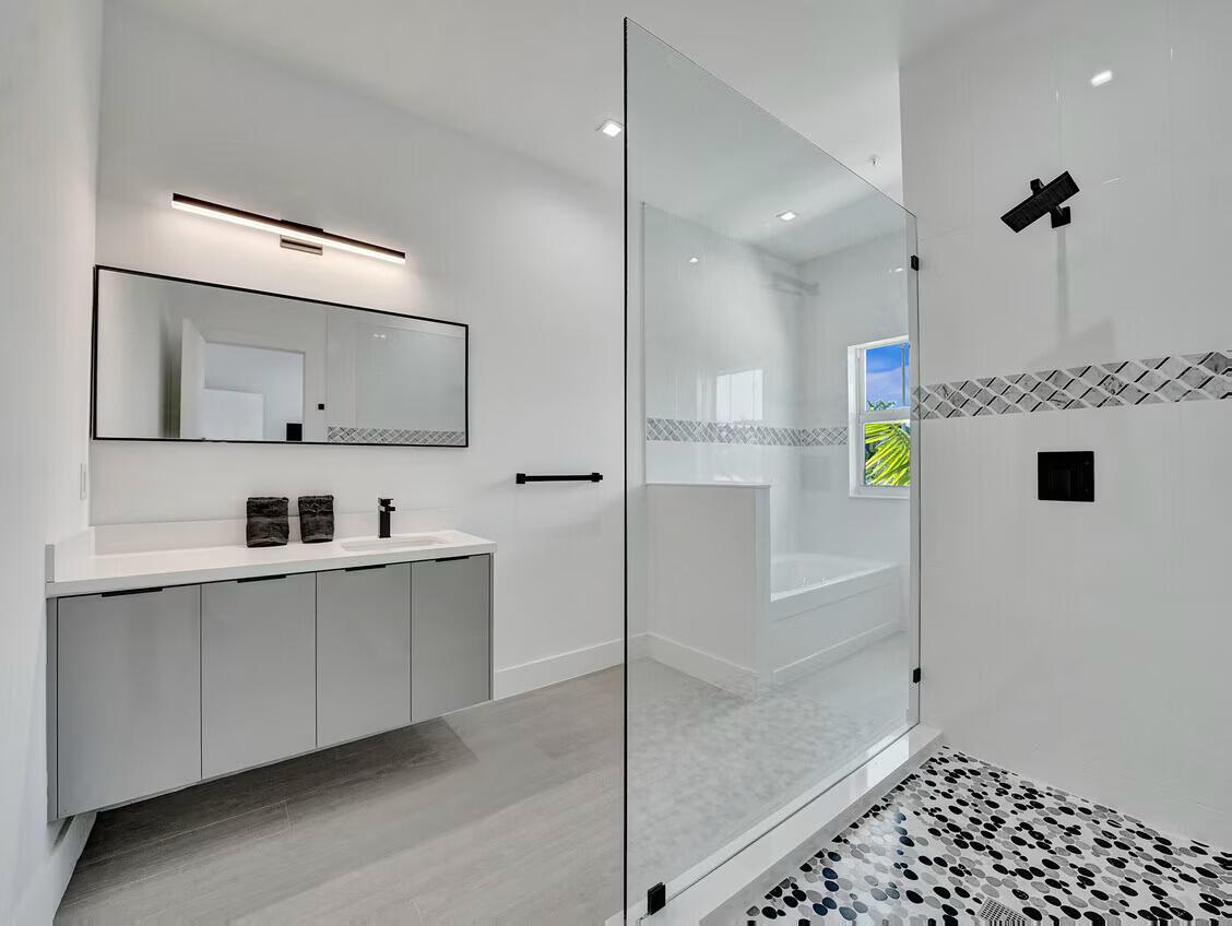 THE ENCLAVE AT LAKE RIDGE - Residential Lease