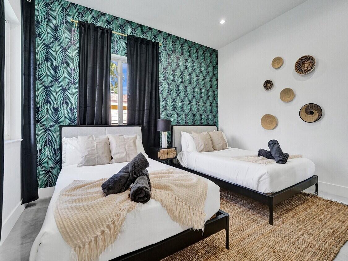 THE ENCLAVE AT LAKE RIDGE - Residential Lease